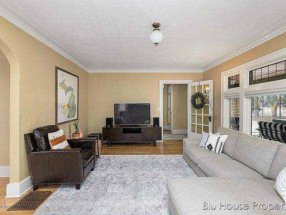 4th image of 2026 Martin Ave SE