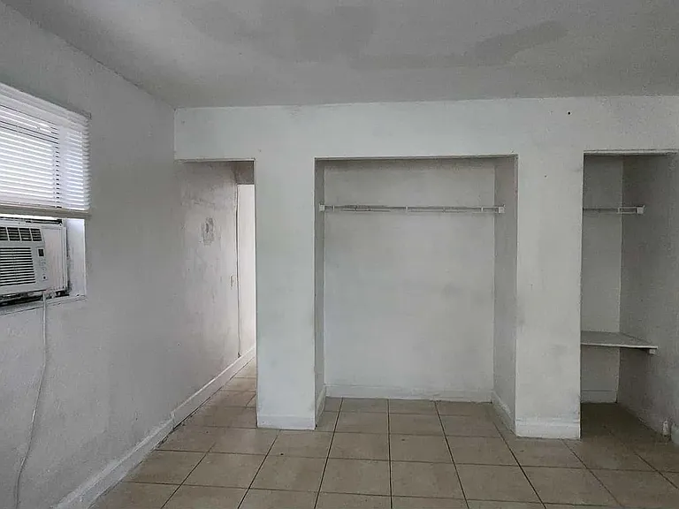725 N East St #1 — Photo 2