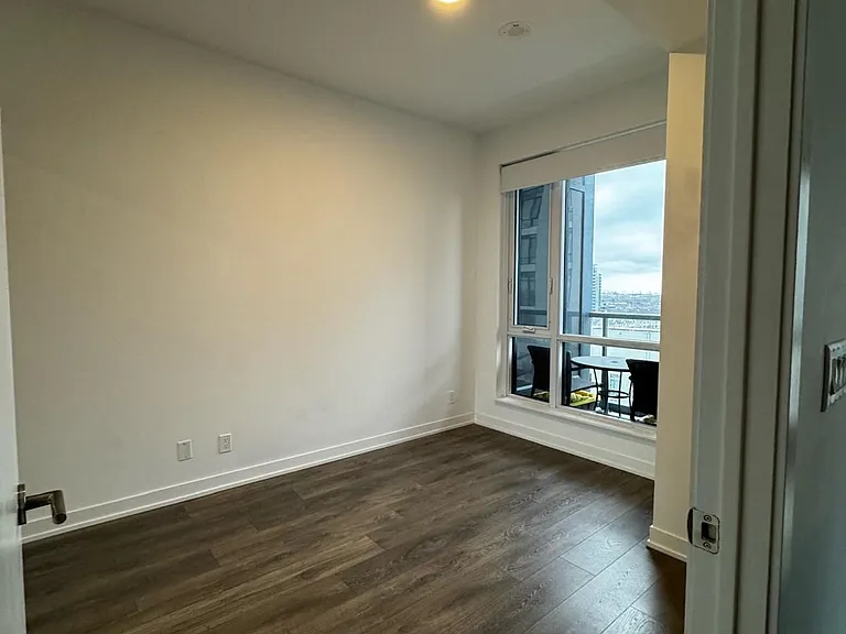 7950 Bathurst St #1013 — Photo 3
