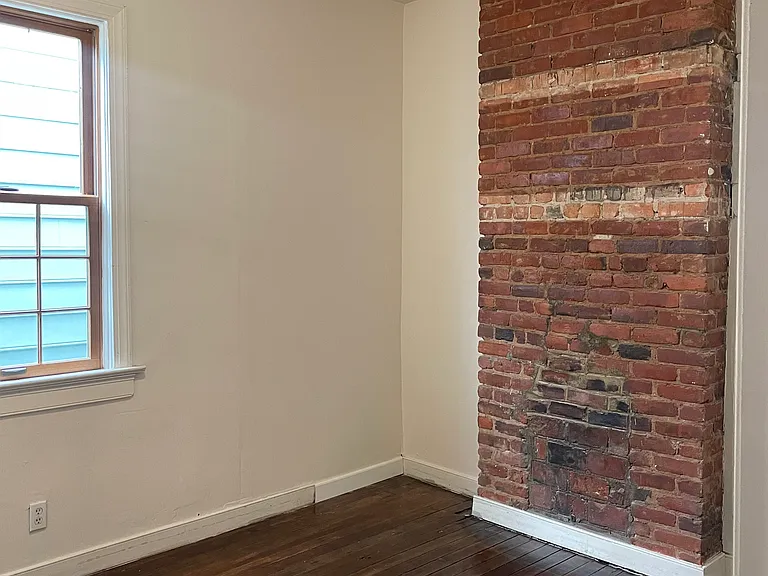 1012 W Clay St — Photo 6