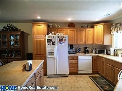 4th image of 7650 Maple Village Dr