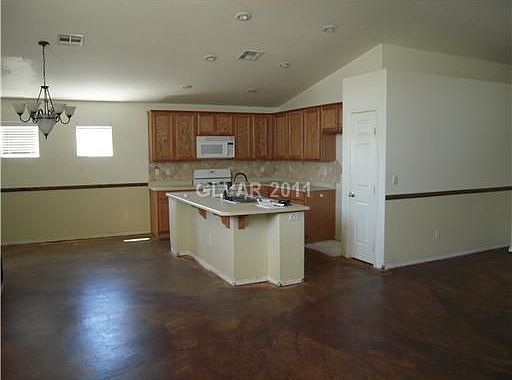 4th image of 3819 Aspen Creek Ave