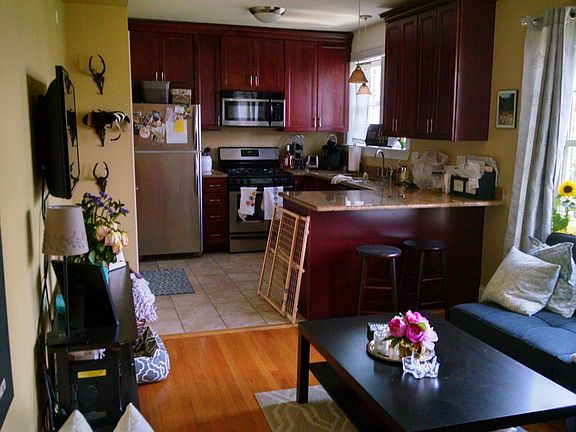 2nd image of 2050 W Summerdale Ave APT 3D