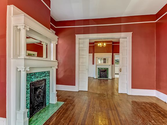 5th image of 527 E Waldburg St