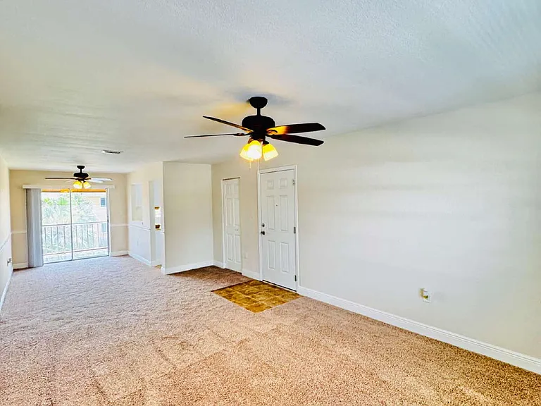 12664 Kenwood Ln #C — Photo 7