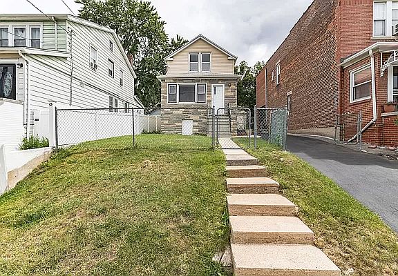 5th image of 452 Quincy Ave
