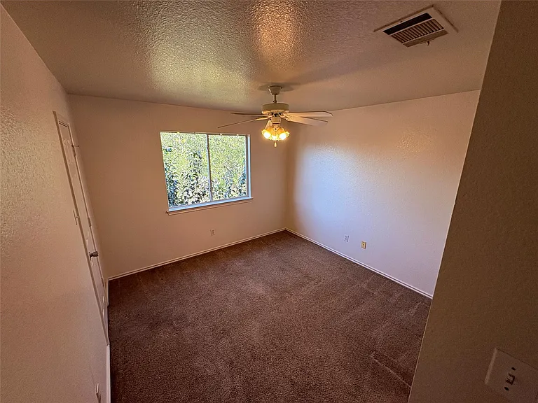 111 Cedargrove — Photo 8