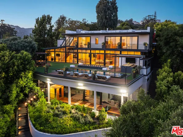 12026 Benmore Ter, Los Angeles, CA 90049