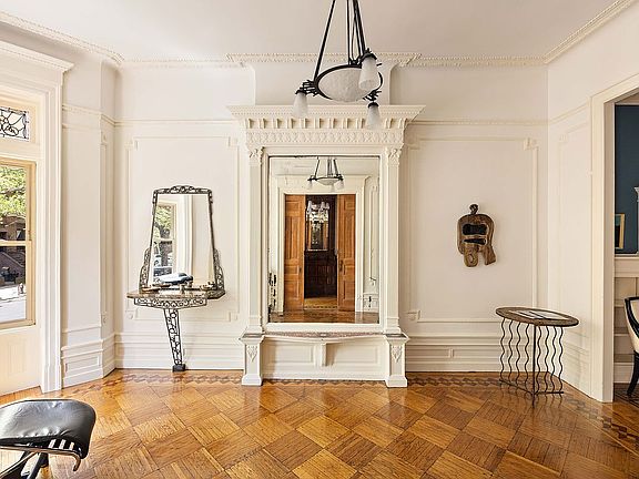 4th image of 877 Park Pl