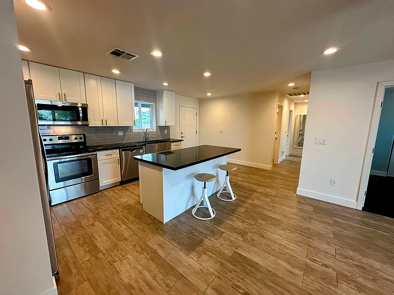 2315 E Marmora St — Photo 6