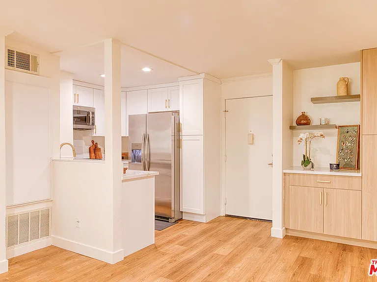 5510 Owensmouth Ave #218 — Photo 5