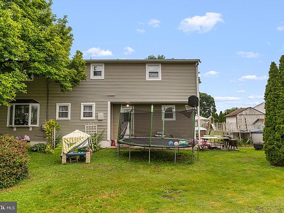 4th image of 4713 Tremont Ave