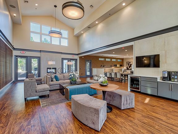 Our elevated amenity spaces offer plenty of space to work, play, or relax.