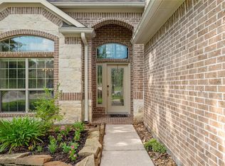 138 Magnolia Grove Ln, Conroe, TX 77384