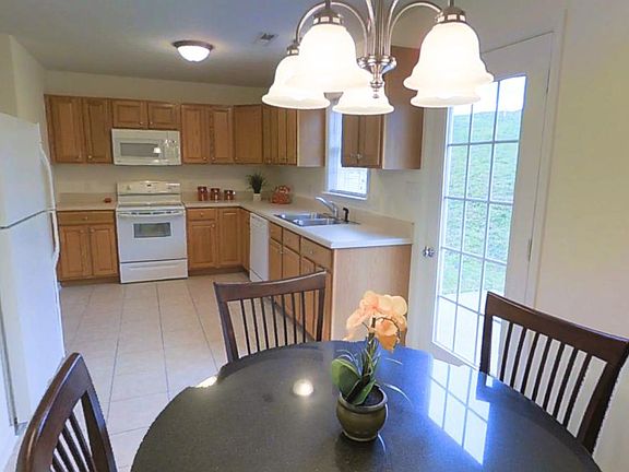 05-StoningtonDeluxe-Edited_03042019