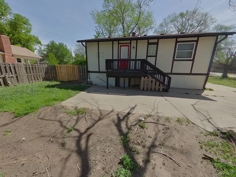 1031 N Edwards Ave — Photo 21
