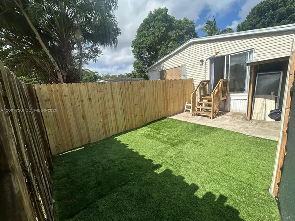 10467 S 228th Ln #B, Boca Raton, FL 33428