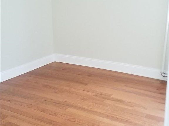 3rd image of 10924 175th St