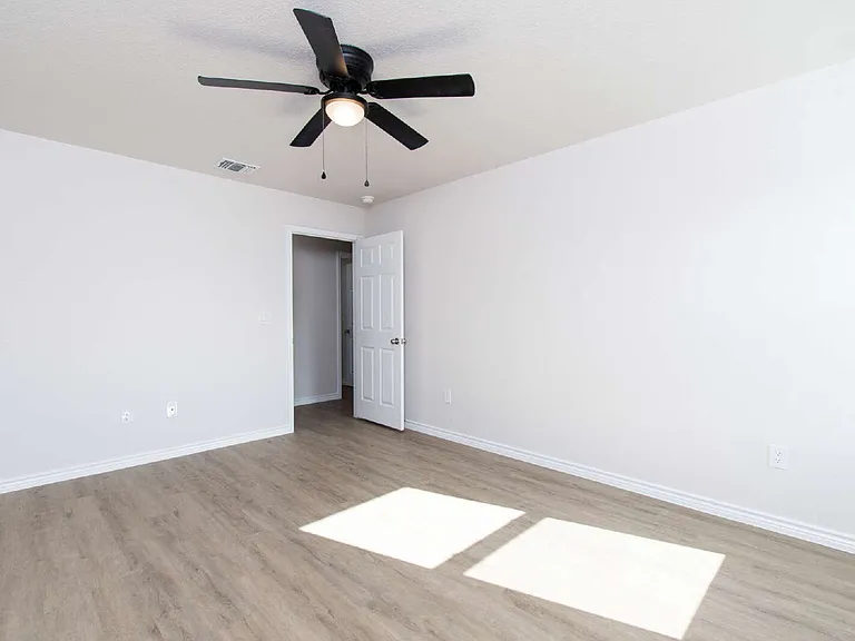 802 White Meadow Ln #B — Photo 8