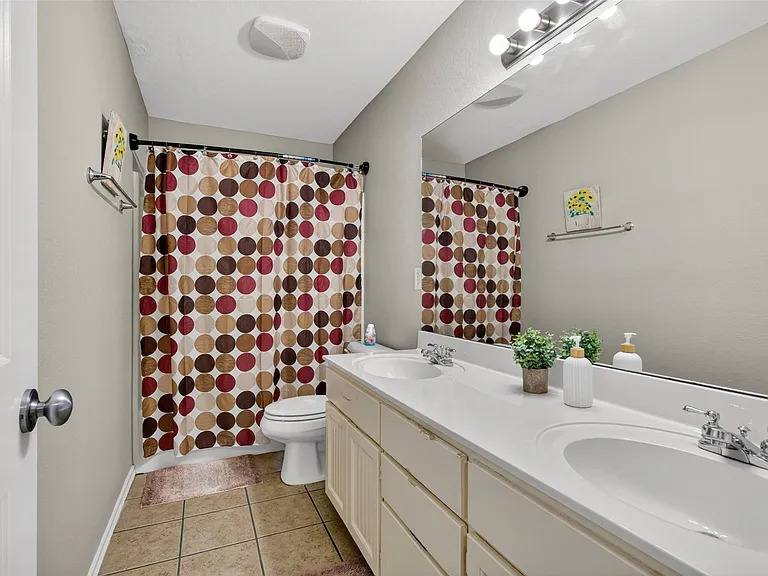 1004 S 75th St — Photo 32