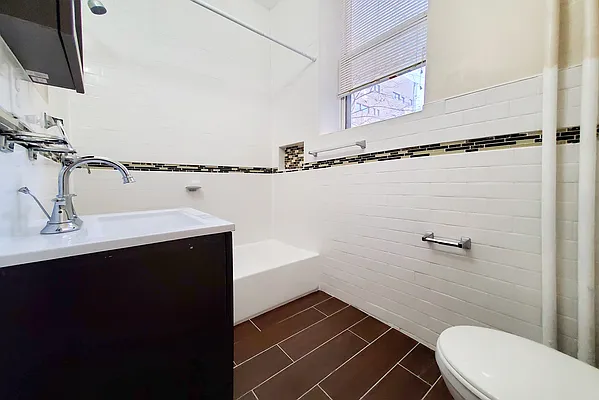 Rented by Warburg | media 10