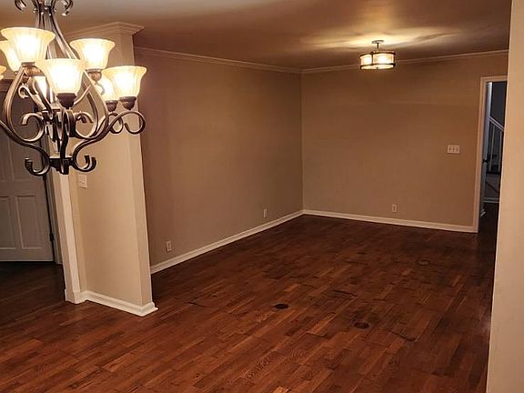 5th image of 6107 Lottie Ln