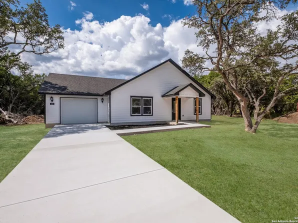 432 Canyon Lake Dr, Bandera, TX 78003