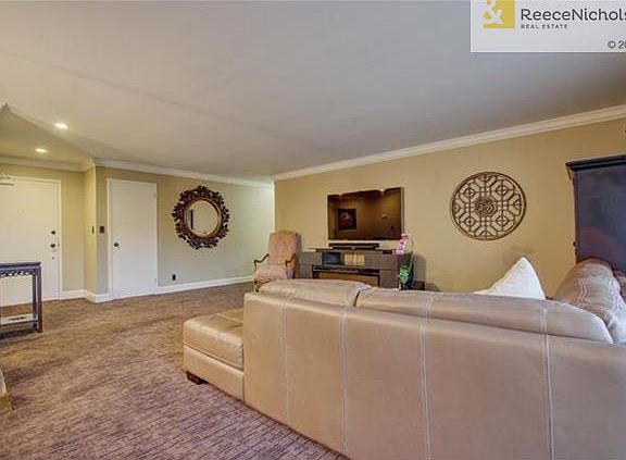 2nd image of 121 W 48th St APT 201