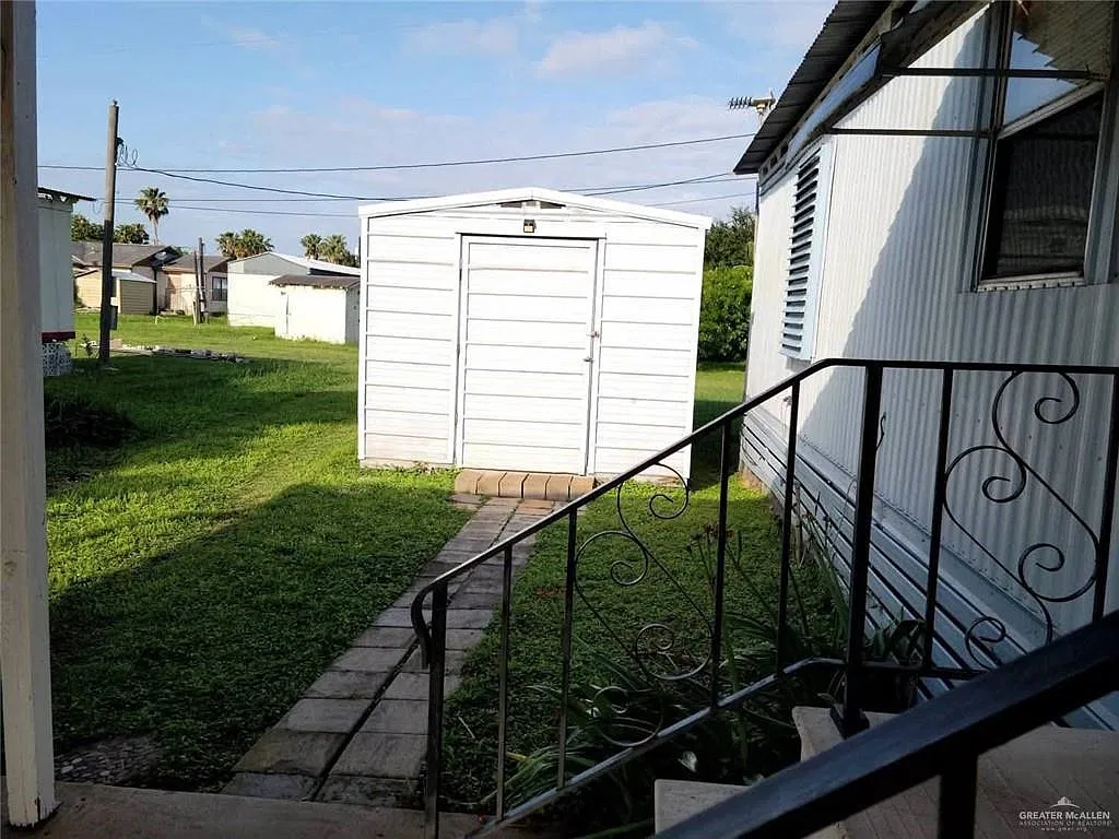 2 bed, 1.5 bath, 780 sqft, $1,000 — Photo 3