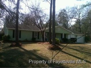 5689 Bauer St, Hope Mills, NC 28348