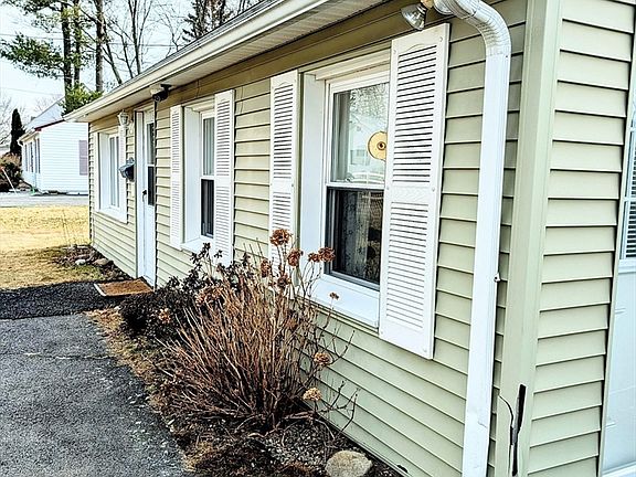 3rd image of 5 Clarendon Rd