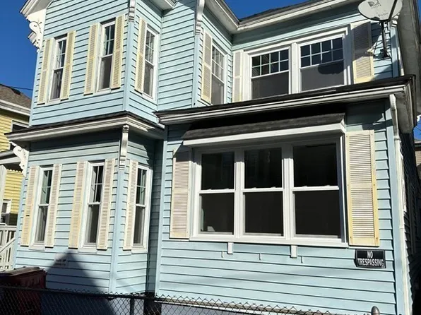 6 Rockdale Ave, Lowell, MA 01854