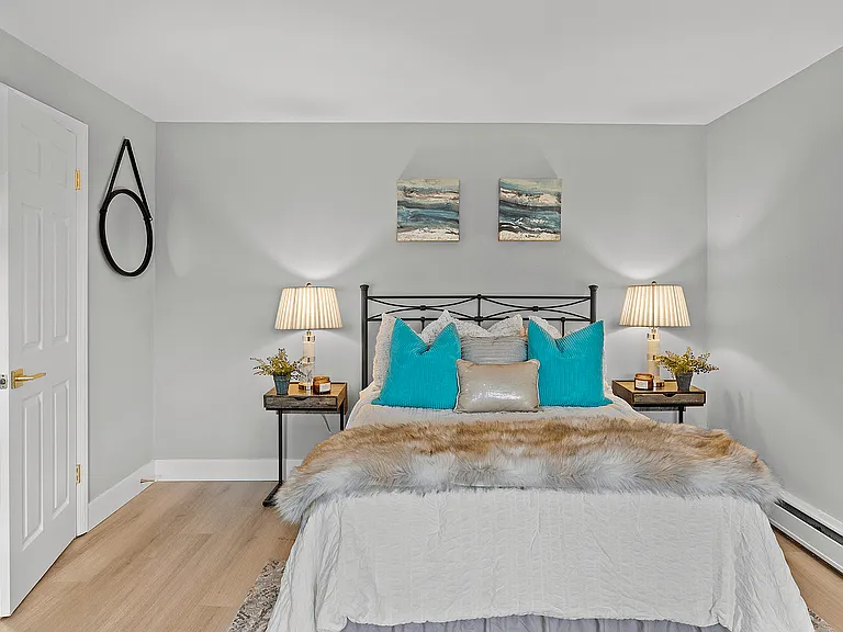 2837 Minto - 9