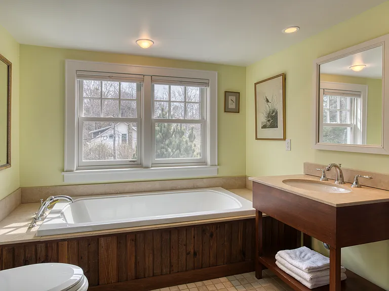 2100 Youngs Rd — Photo 12