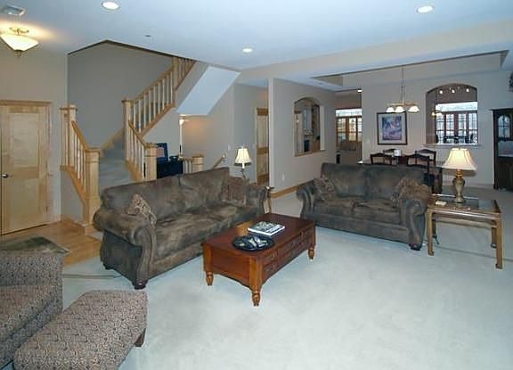 4th image of 1941 Oak St #103
