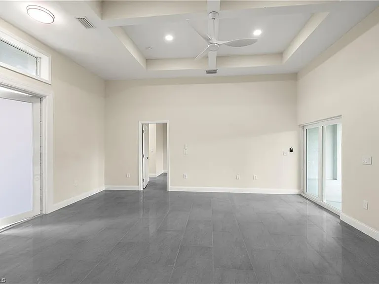 1043 Albert Ave — Photo 18