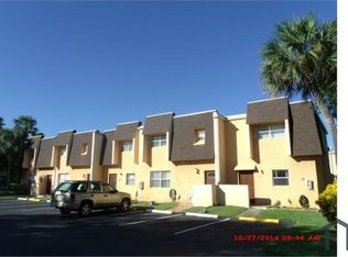 5638 Blueberry Ct, Fort Lauderdale, FL 33313