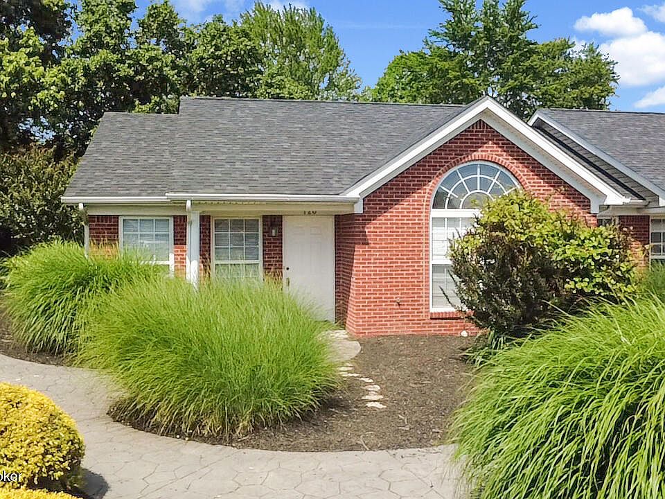 1st image of 120 Woodlake Ct