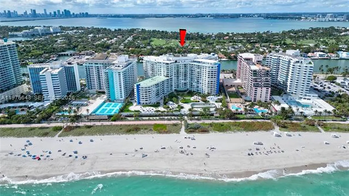 Building Photo - 5161 Collins Ave #516