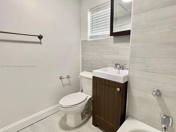 3rd image of 12906 NE 6th Ave #5