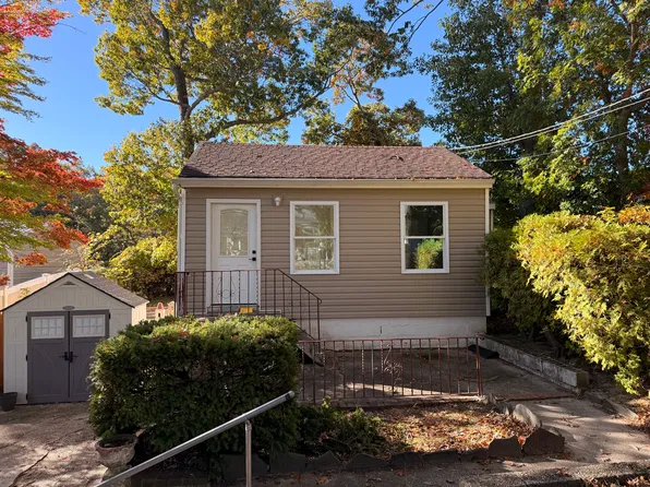 38 Whitestone Rd, Sound Beach, NY 11789