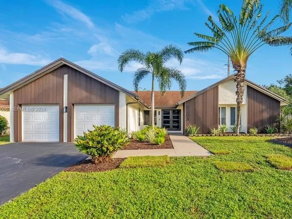 8201 NW 52nd St, Lauderhill, FL 33351