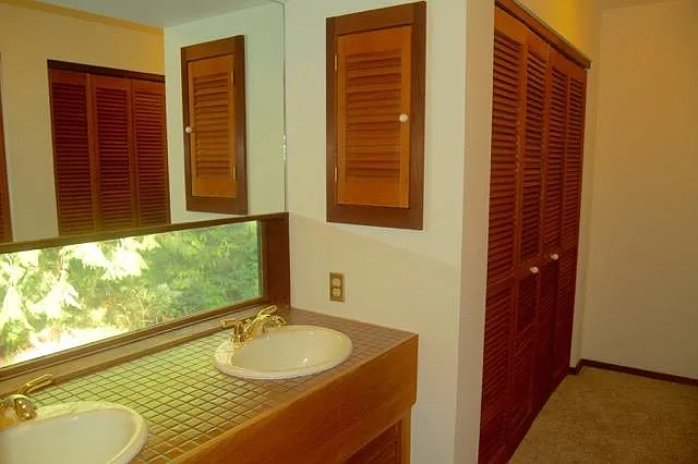 7030 NE Dolphin Dr — Photo 19