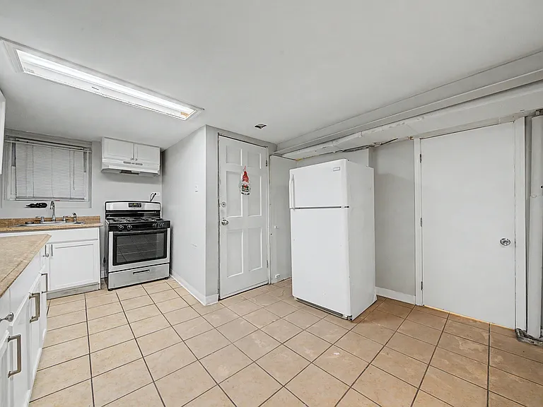 2206 N Kostner Ave #B — Photo 6