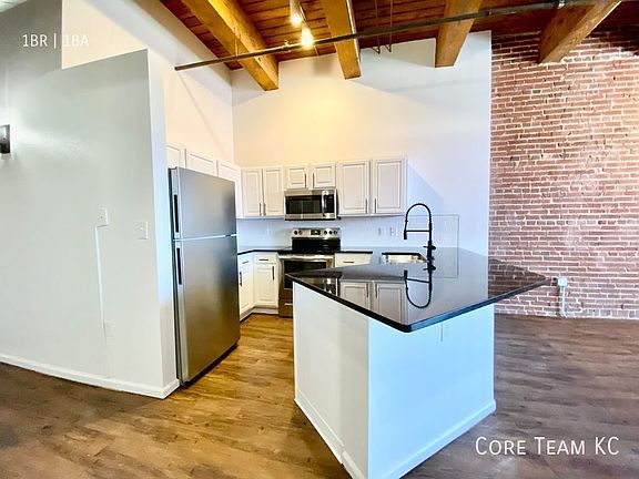 3rd image of 202 W 5th St #208