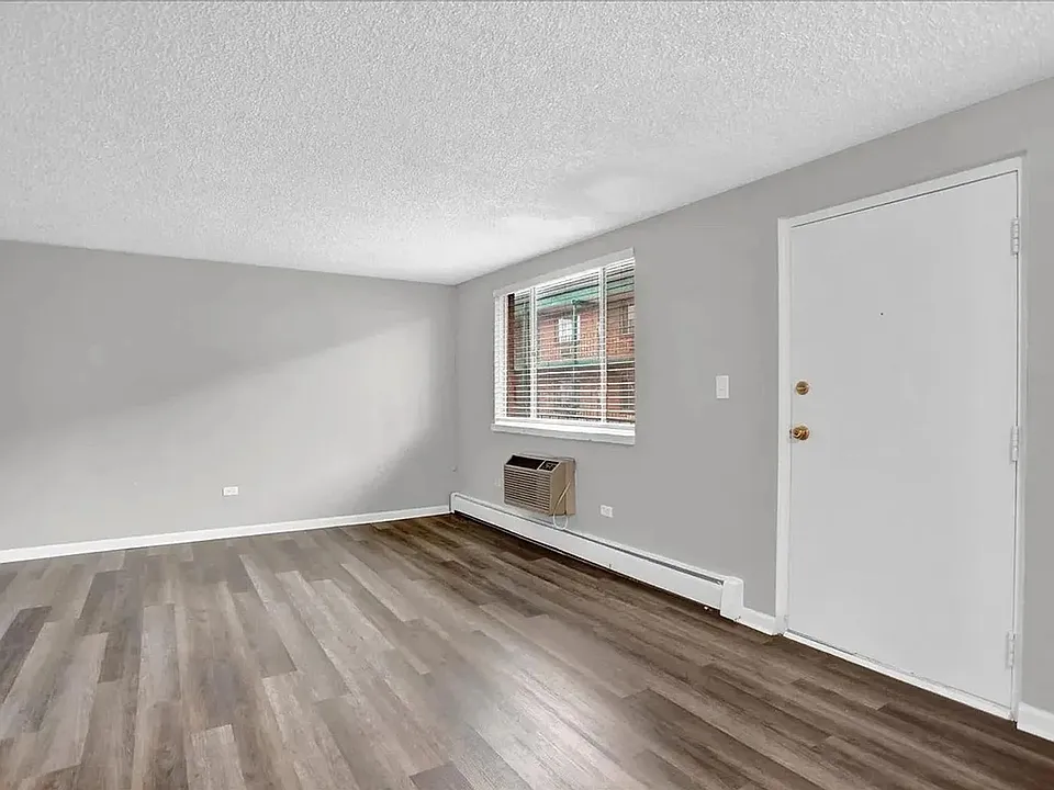 Welcome Home to Moline Apartments in Aurora!