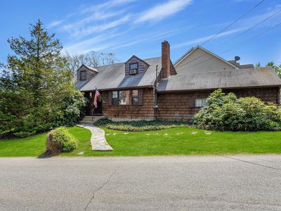 41 Ridgefield Rd, Centerport, NY, 11721