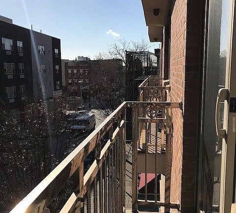 5th image of 3176 37th St APT 3E