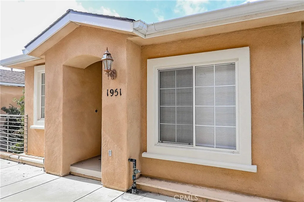 3 bed, 1490 sqft, $3,400 — Photo 1