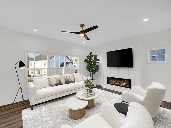 3rd image of 2206 Redwood Ln